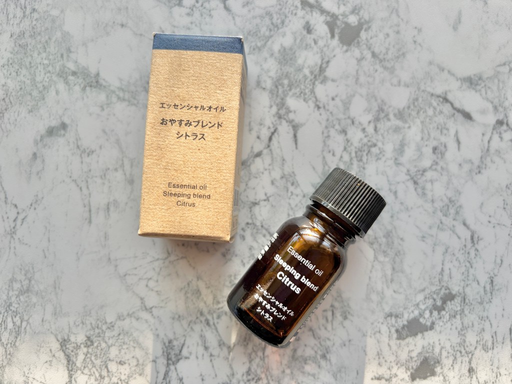 快眠Tips】無印良品エッセンシャルオイル｜お布団に入るのが楽しみに